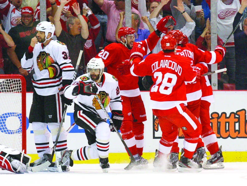Red Wings down Blackhawks, take 2-1 series lead