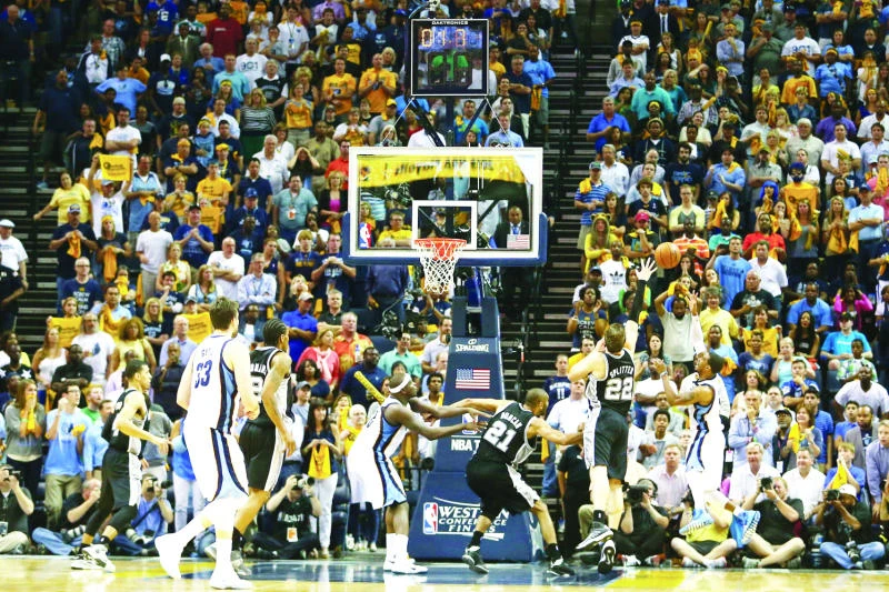 Spurs win in overtime, push Grizzlies to brink