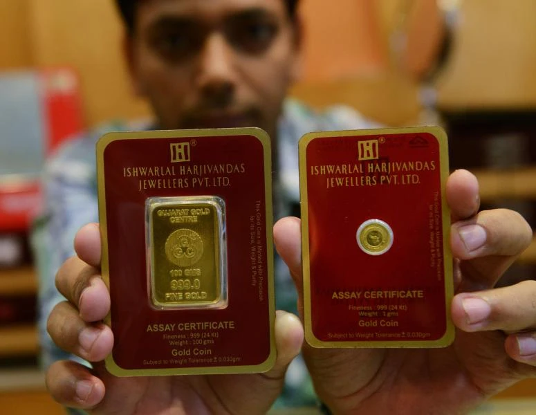 Indian rupee weakens despite easing WPI; global dollar rise hurts