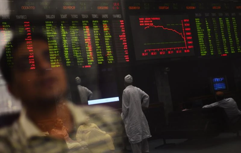Pakistan stocks close higher, rupee steady