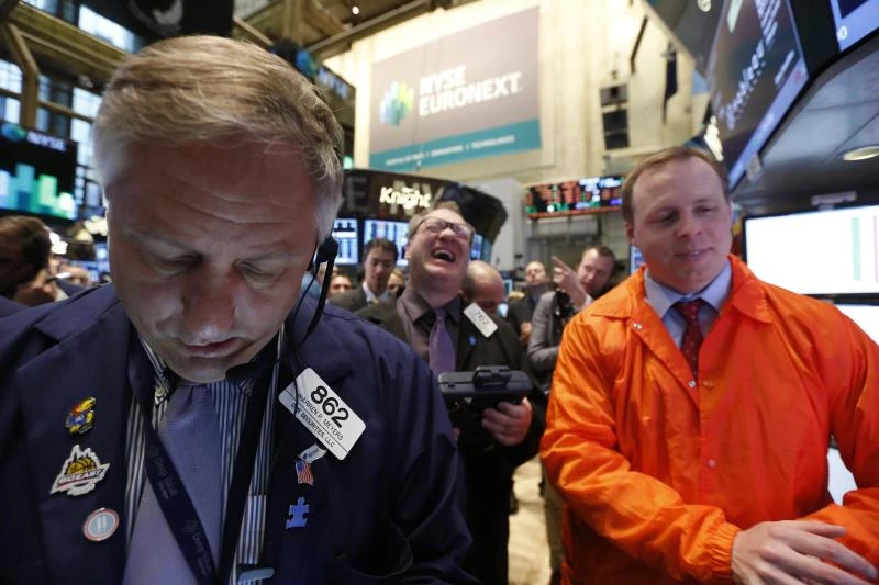 Oil rises for third day, despite firm dollar