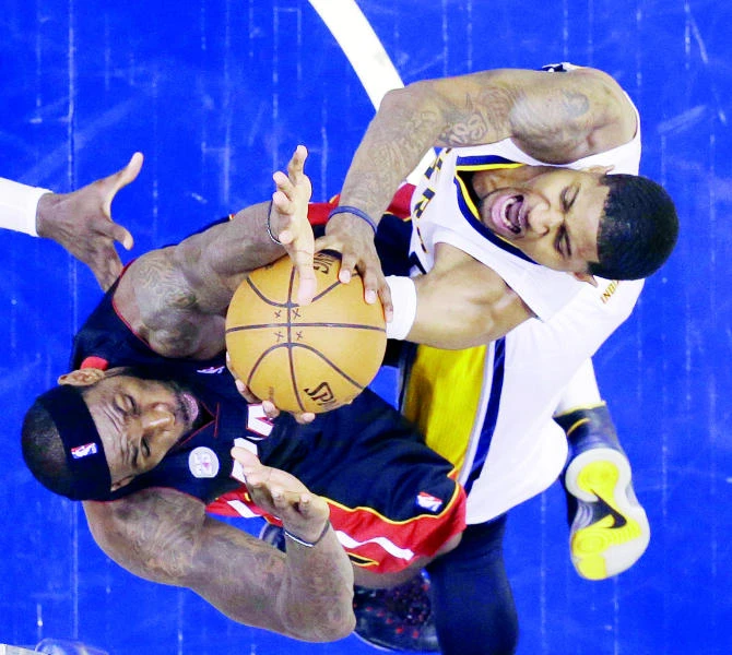 Pacers beat Heat to tie series at 2-2