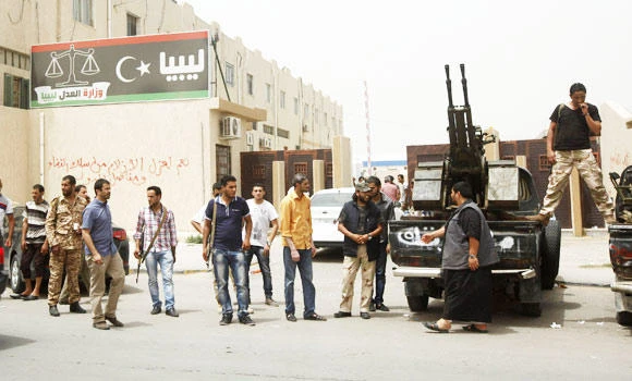 Gunmen surround Libya ministry