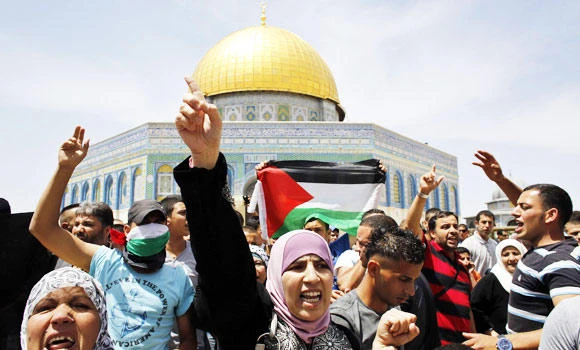 Palestinians to get back former settlement