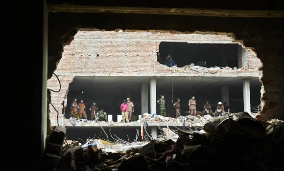 Bangladesh shuts 18 garment factories after disaster; toll hits 800