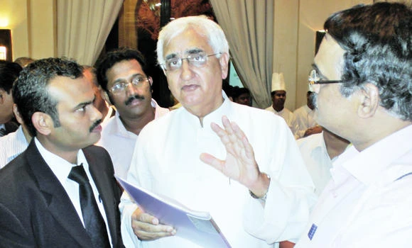 Khurshid backs interest-free banking system in India