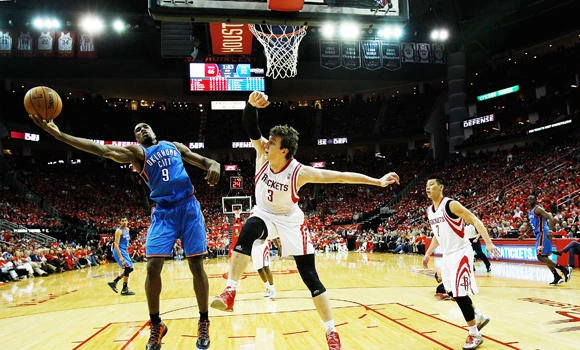 Thunder scorch Rockets, book date with Grizzlies