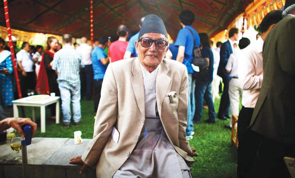 Octogenarian climber quits Everest attempt