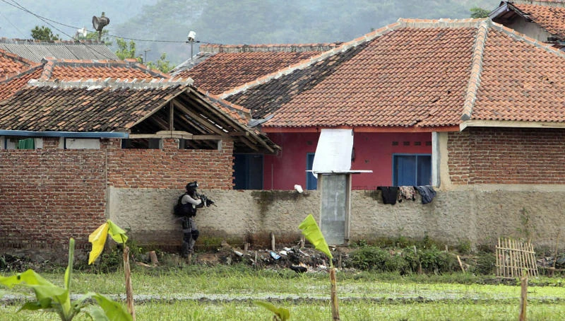 Indonesia raids suspects wanted in embassy plot
