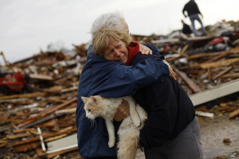 Amid Oklahoma devastation, search for survivors persists