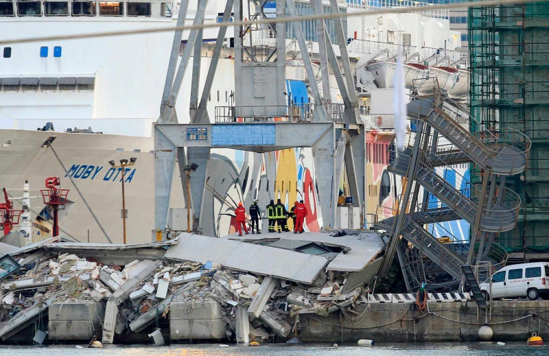 Cargo ship slams into Italy port, kills 7