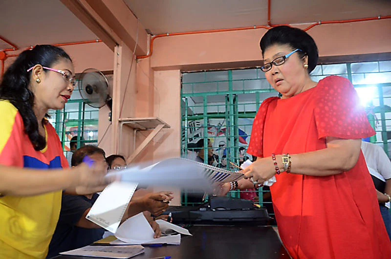 Filipino clans, celebrities dominate midterm polls
