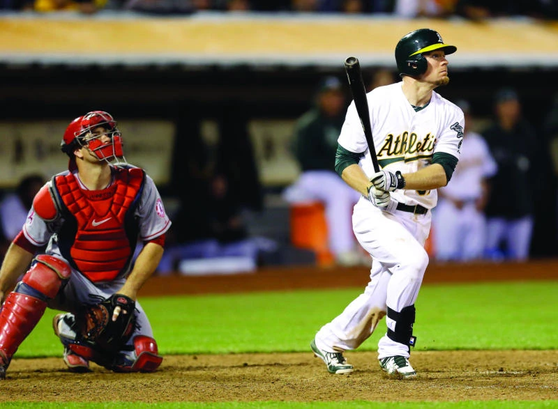 Moss hits 2nd homer in 19th as A’s outlast Angels 10-8