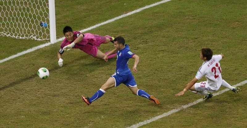 Italy eliminates Japan in thriller
