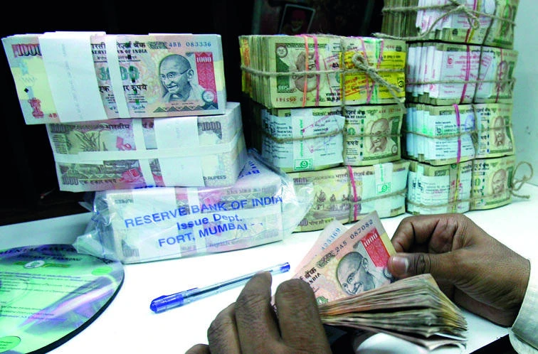 India rupee in ‘freefall’ against dollar