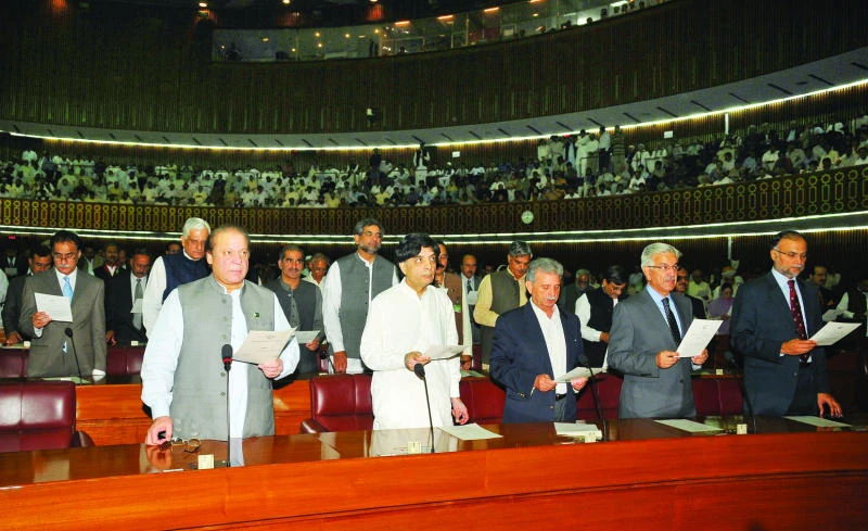Big hopes as Pakistan’s new lawmakers sworn in