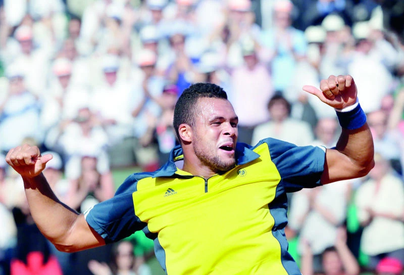 Tsonga stuns Federer to reach semis