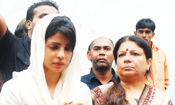 ‘Daddy’s lil girl’ Priyanka bids her father a tearful farewell