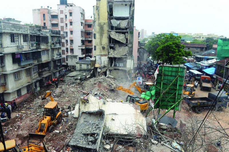 5 die, 5 feared trapped in Mumbai building collapse