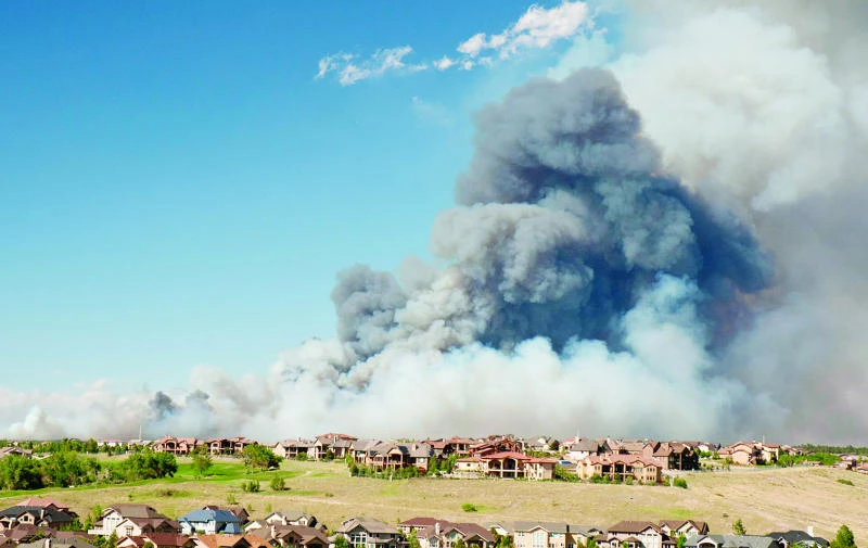 Colorado wildfire forces prison evacuation
