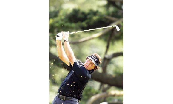 Mickelson in control at US Open after Donald fades