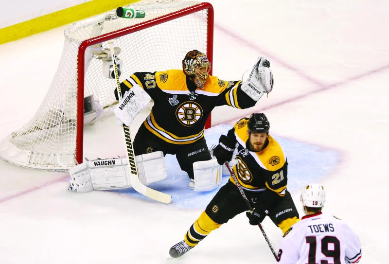 Bruins beat Blackhawks 2-0, lead Cup finals 2-1
