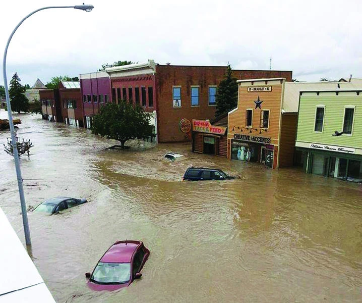 Flood forcing 75,000 Canadians flee homes