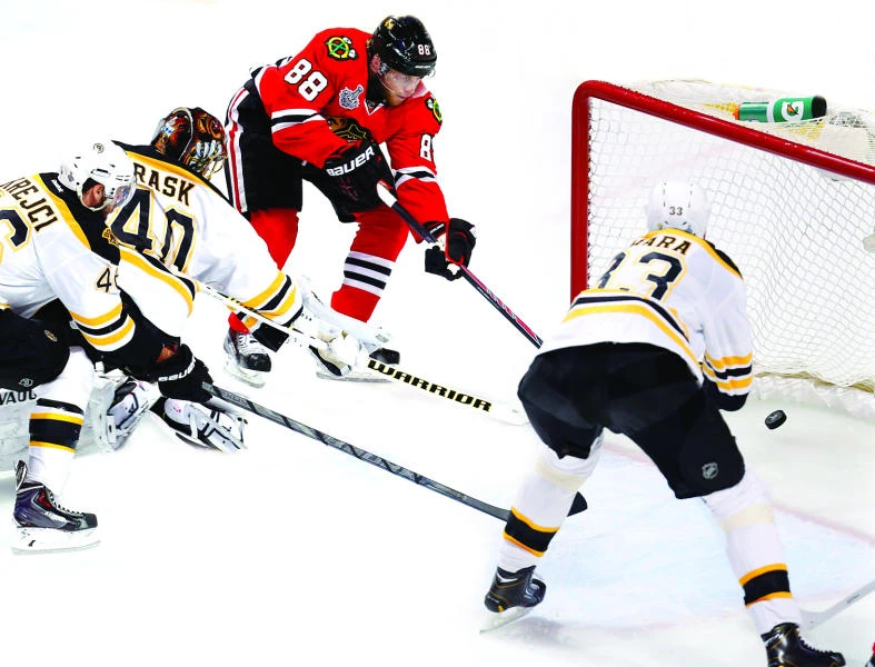 Blackhawks close in on Stanley Cup title