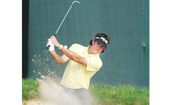 Watson drops into 3-way tie for lead at Travelers