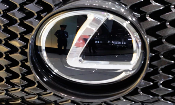 Toyota recalls 242,000 Prius, Lexus hybrid cars