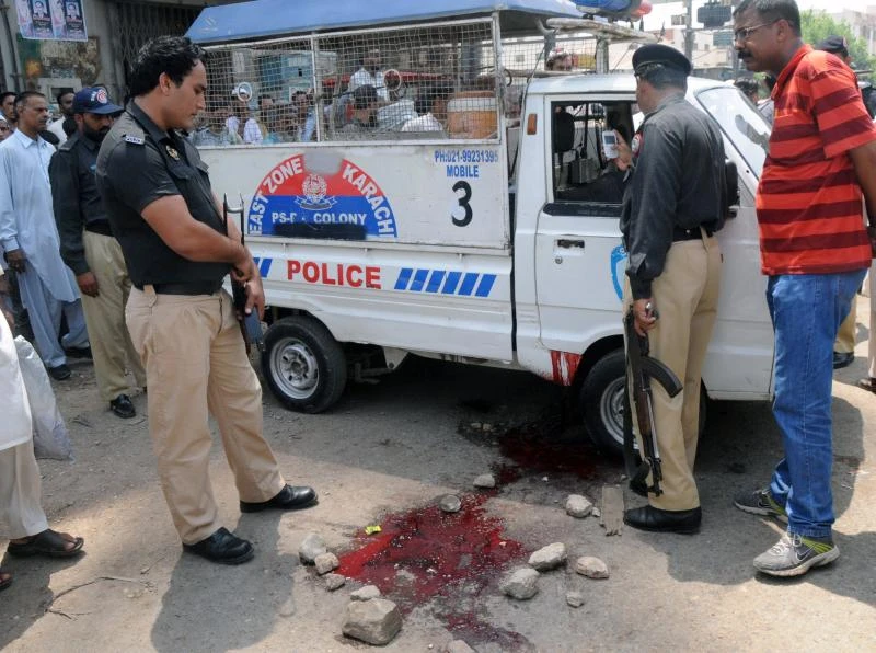 Attacks kill three Pakistan soldiers, two policemen