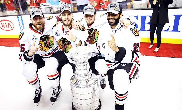 Blackhawks stage late rally to win Stanley Cup