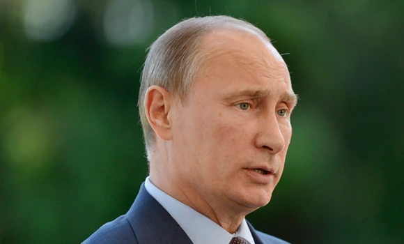 Snowden still in Moscow airport transit: Putin