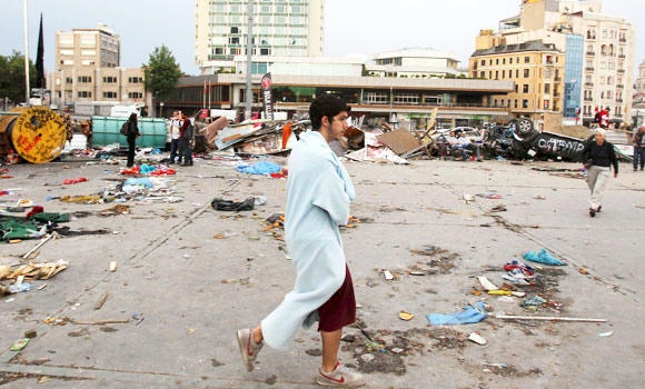 Istanbul square calm after night of violence