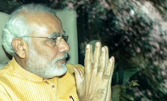 Modi makes up with L.K. Advani