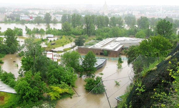 9 dead, thousands evacuated in central Europe floods