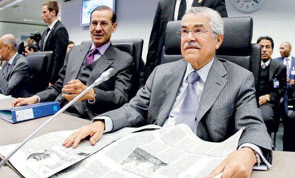 OPEC holds output to defend oil price