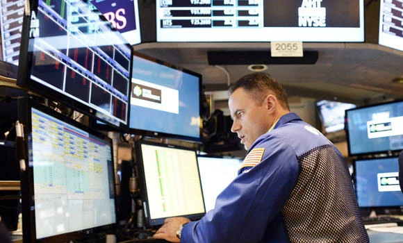 Dollar rebounds after strong US data