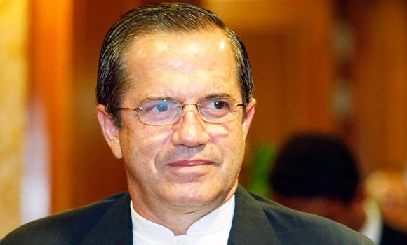 Ecuador rules out immediate action on Snowden asylum bid