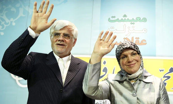 Iran candidate quits to boost reformist chances