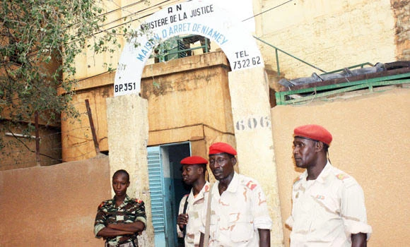 Niger jail break: 22 prisoners escape