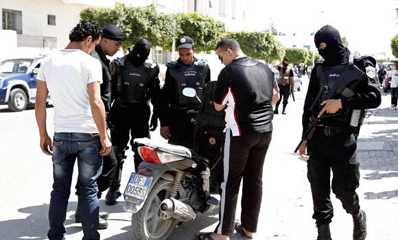 Tunisia bans militia rally