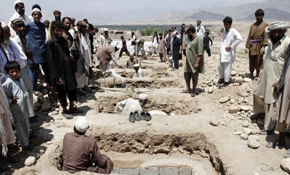 Bomb kills 10 Afghan children, 2 NATO troops