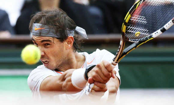 Nadal qualifies for last 16 after slow start