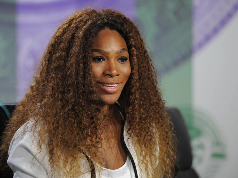 Serena apologizes to Sharapova over boyfriend barb