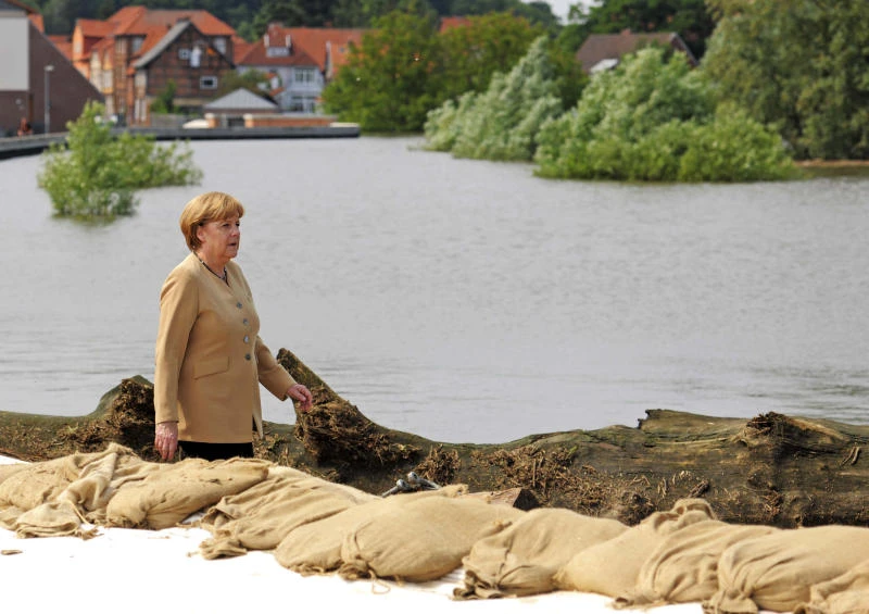 Record floods sweep Germany