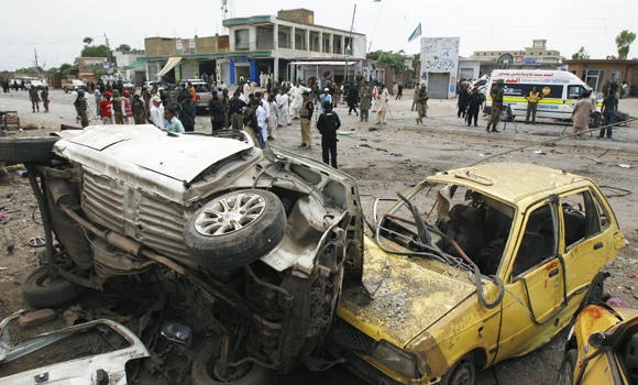 Car bomb kills 16, injures 42 in Pakistan