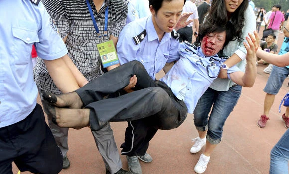 Stampede over Beckham injures 7 in Shanghai