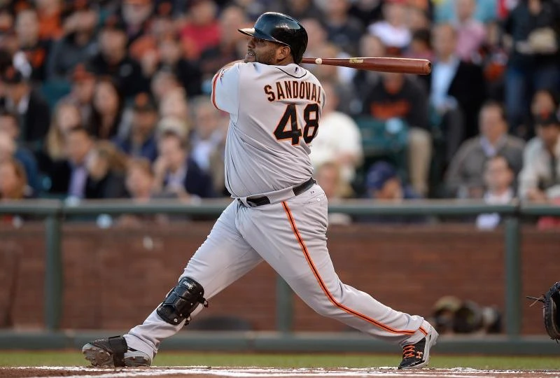 Bochy wins 1, 500th as manager as Giants split Reds doubleheader