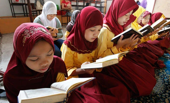 Filipino teachers told to remove veils inside classrooms